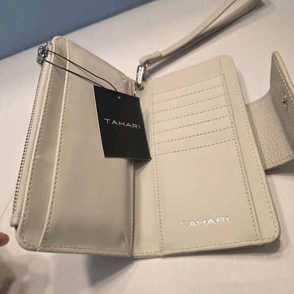 Tahari Bifold Wallet Wristlet NEW Multisection Cloud White Pebbled Faux Leather - Picture 3 of 13